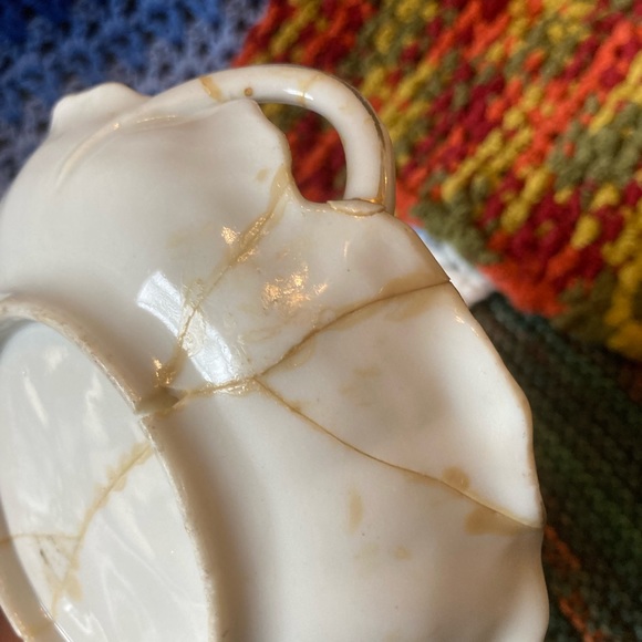 Repaired Vintage Purple and Green Floral Handled Plate - Picture 7 of 14